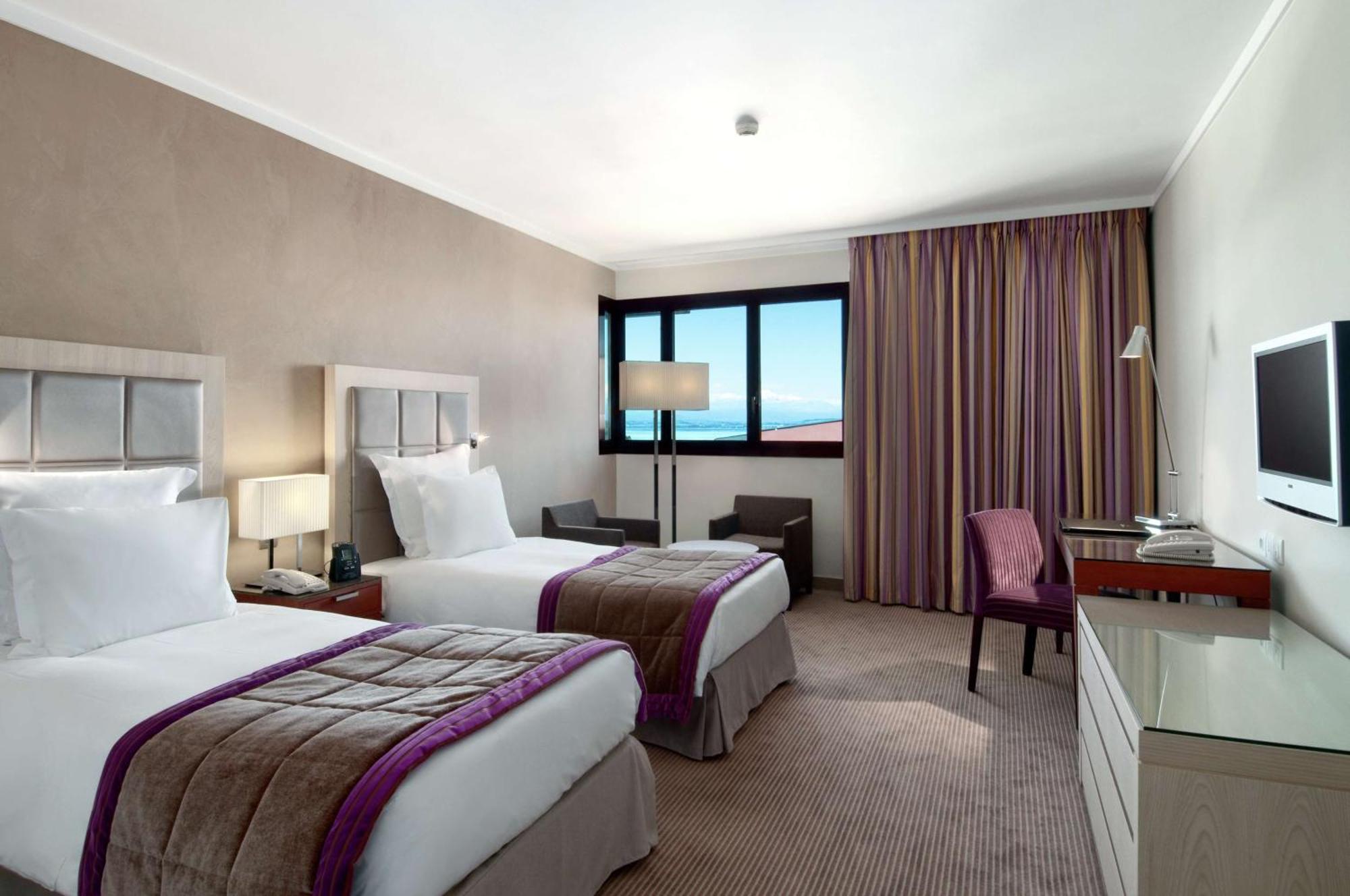 ฮิลตัน เอเวียง เลส์ เบียงส์ Hotel เอวิยงเลบานส์ ภายนอก รูปภาพ